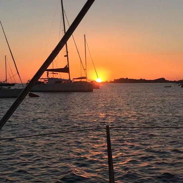 Sulla barca di Nicola durante uno stupendo tramonto vicino alla costa corsa