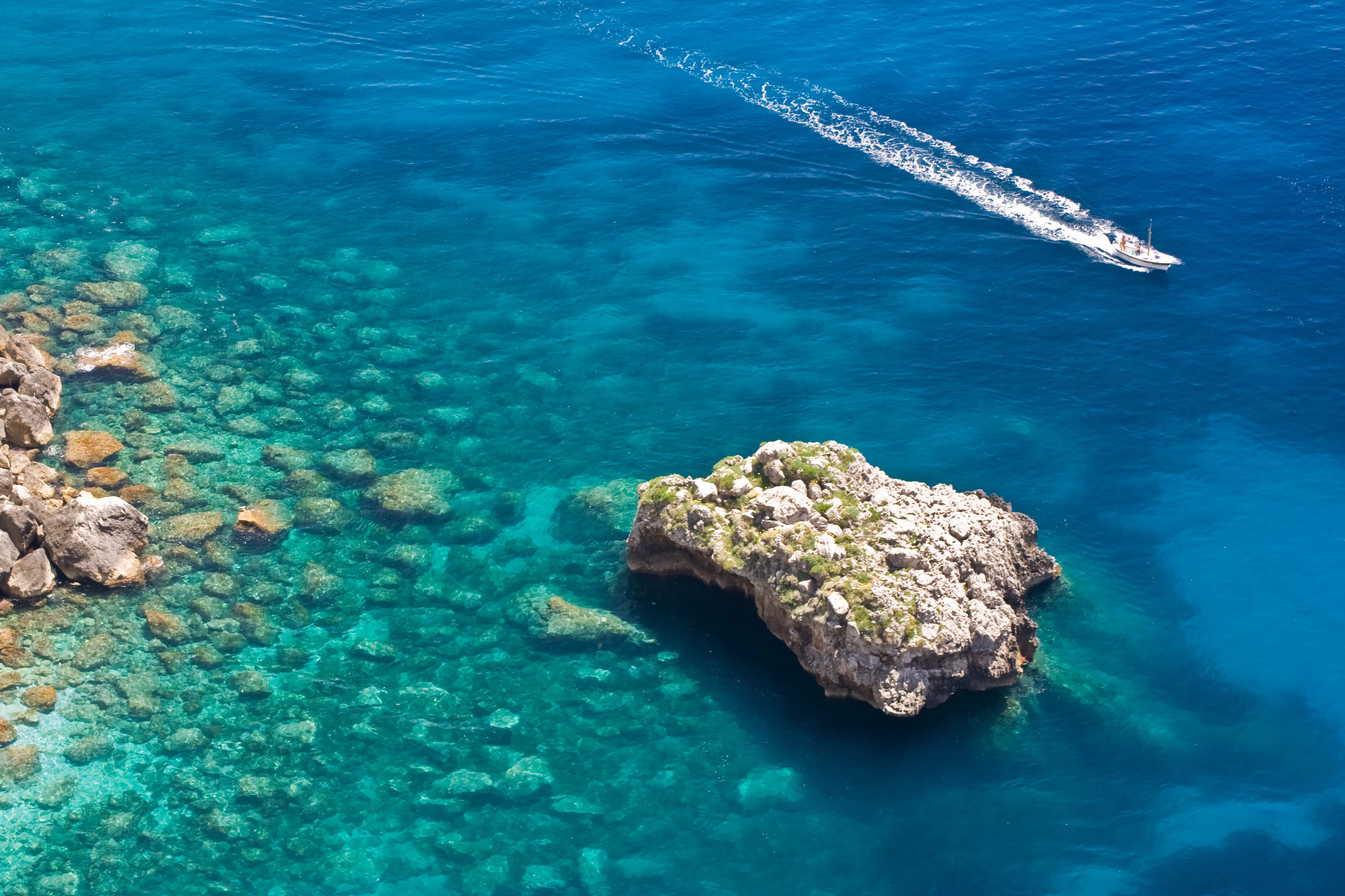 Le splendide acque della Costiera Amalfitana