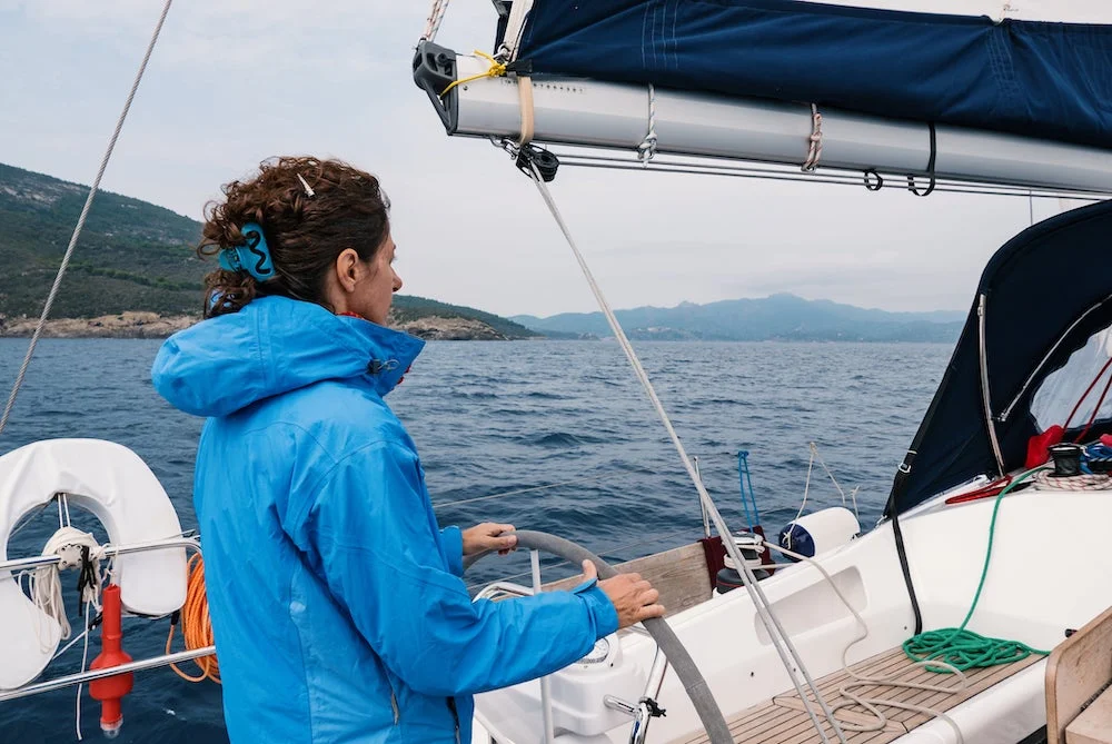 Sailing throughout the seasons with a skipper