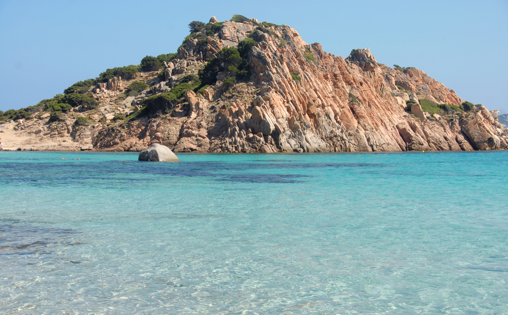 Cala Corsara si trova sull'isola di Spargi nell'arcipelago della Maddalena. Le quattro spiagge sono un paradiso di sabbia fine.