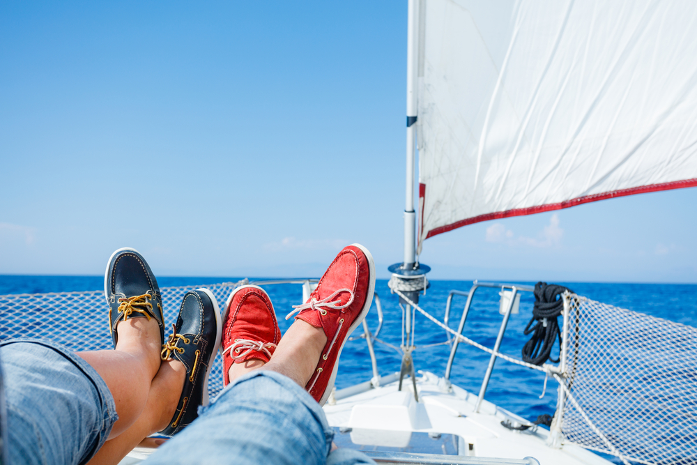 scarpe con suola bianca per la barca